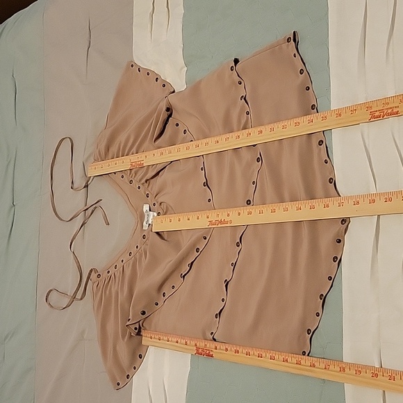 Hannah G. Ruffled Beige Top Size Small - Picture 9 of 16